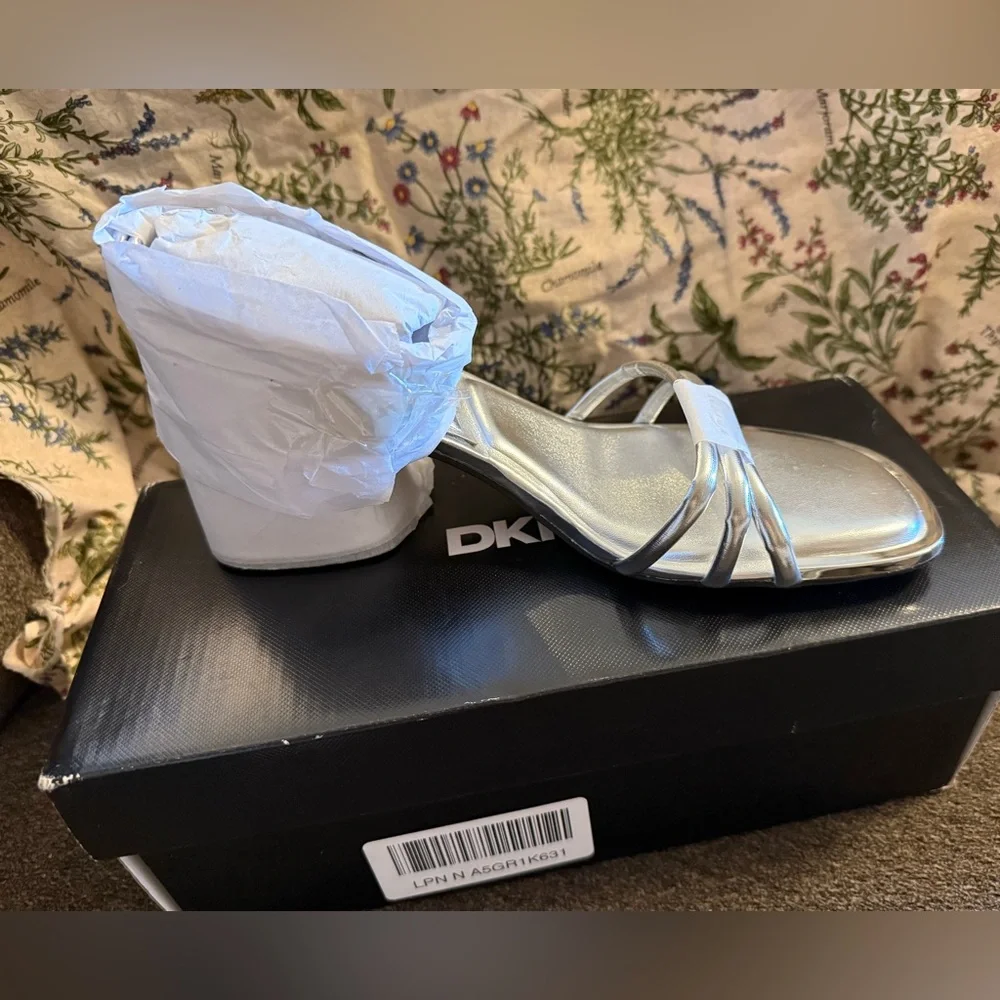 New DKNY Metallic Silver Block 2.5” Heel Sandals Trixie mid ankle size 8.5 - Picture 6 of 9